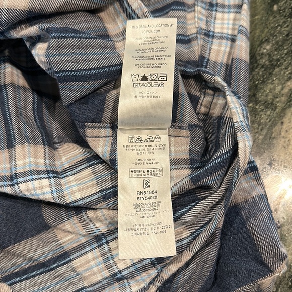 Patagonia men’s size XL flannel button down shirt in blue plaid pattern - Picture 8 of 9